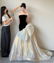 Load image into Gallery viewer, Mermaid Black Velvet Prom Dress 2025 with Shiny Skirt/Bow