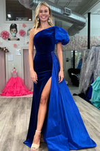 Load image into Gallery viewer, Royal Blue Prom Dress 2024 One-shoulder with Sleeves Velvet