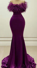 Load image into Gallery viewer, Purple Prom Dress 2023 Mermaid/Trumpet Off the Shoulder Satin with Feathers