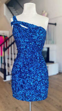 Load image into Gallery viewer, Short Prom Dress 2023 Sheath/Column One-shoulder Sleeveless Crisscross Back Sequin