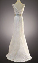 Load image into Gallery viewer, Mermaid/Trumpet Wedding Dresses Bateau Neck Sweep/Brush Train V Back Button Lace Glamorous 2021
