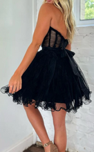 Load image into Gallery viewer, Black Tulle Homecoming Dress 2024 Strapless