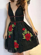 Load image into Gallery viewer, Black Homecoming Dress 2023 V Neck Floral Sleeveless Lace
