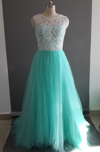 Load image into Gallery viewer, Classic Prom Dress 2024 Jewel Neck Lace Appliques Tulle