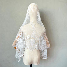 Load image into Gallery viewer, Vintage Infinity Shape Veil Head Covering for Wedding Halloween
