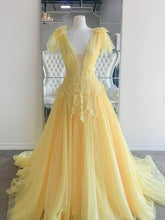 Load image into Gallery viewer, Fairy Prom Dress 2024 Plunging Neck Tulle Lace Appliques