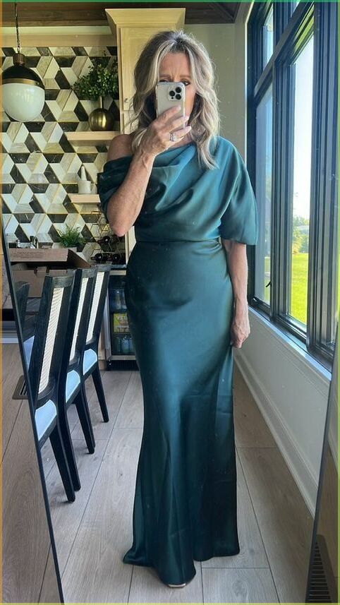 Green Crepe Satin Mother of the Bride Dress 2025 Half Sleeves –  AnnaCustomDress