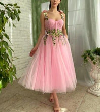 Load image into Gallery viewer, Floral Homecoming Dress 2023 Short Straps Appliques Tulle