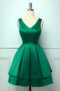 Green Homecoming Dress 2023 Short V Neck Sleeveless Satin with Pleats