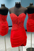 Load image into Gallery viewer, Red Homecoming Dress 2023 Short Tight Strapless Appliques Ruched