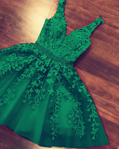 Green Homecoming Dress 2023 Short V Neck Sleeveless Tulle with Appliques