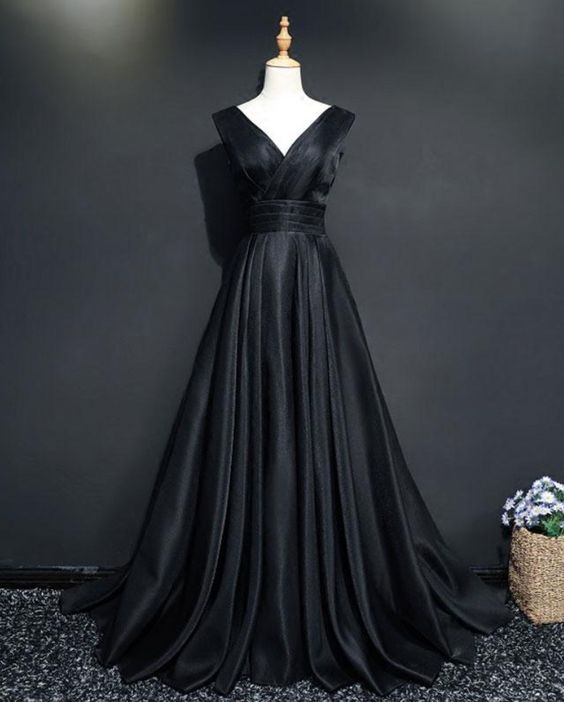 Prom Dress 2022 Black Satin V-neck Pleated Skirt