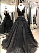 Load image into Gallery viewer, Prom Dress 2022 Black Lace Applique Tulle with Beaded Waistband