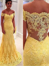 Load image into Gallery viewer, Unique Prom Dress 2023 Mermaid/Trumpet Off the Shoulder Beautiful Back with Lace Appliques