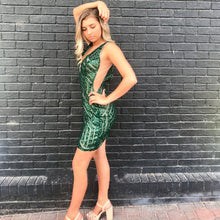 Load image into Gallery viewer, Green Homecoming Dress 2022 Bodycon V Neck Short Backless with Shine