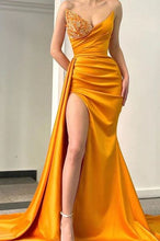 Load image into Gallery viewer, Stylish Prom Dress 2023 Mermaid/Trumpet V Neck Strapless Draping Satin with Slit