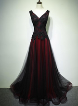 Load image into Gallery viewer, Elegant Prom Dress 2023 Sleeveless V Neck Tulle Black&amp;Red